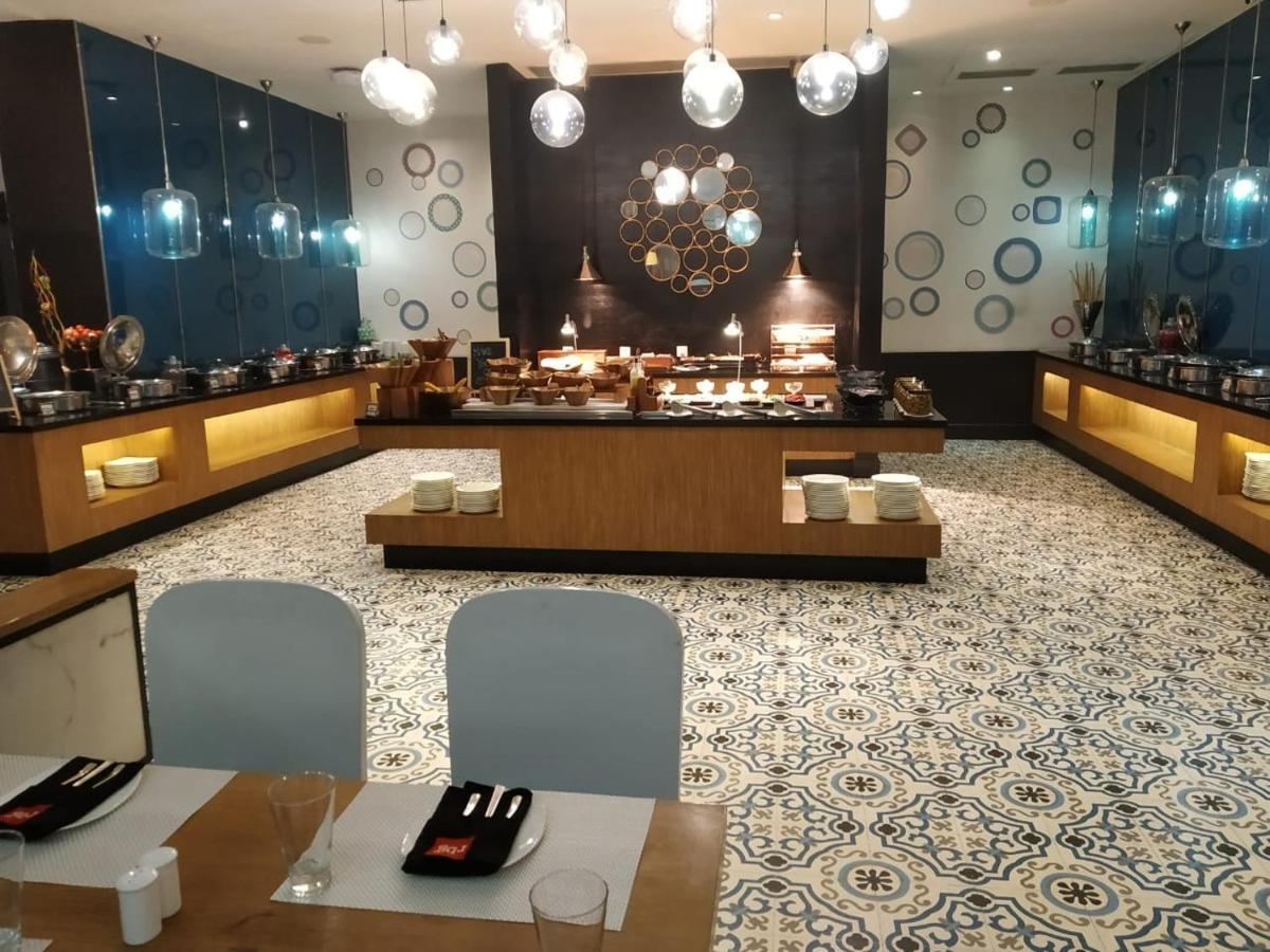 Park Inn By Radisson New Delhi Ip Extension Exterior foto